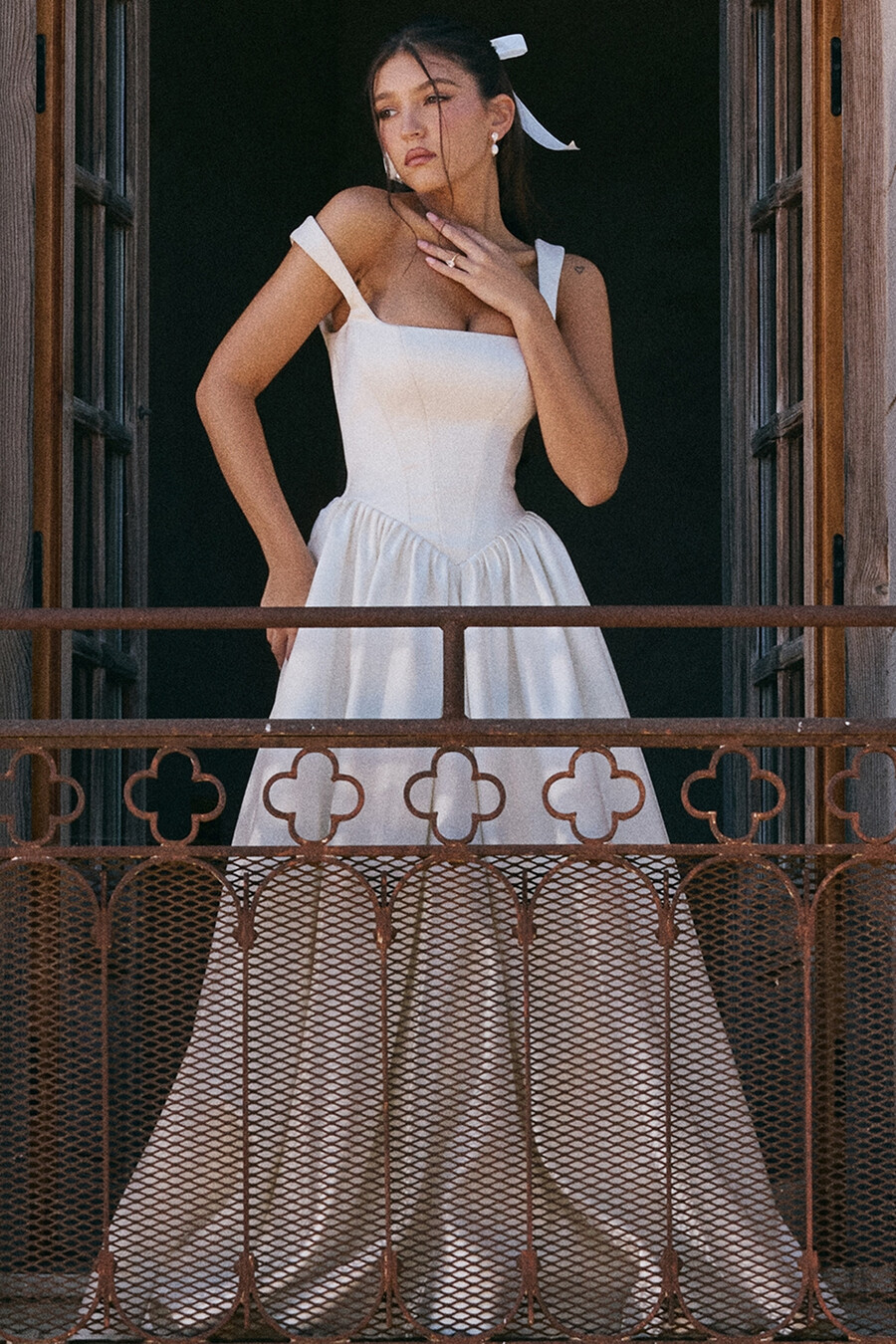 brautkleid aus elfenbeinfarbenem italienischem satin mit korsett