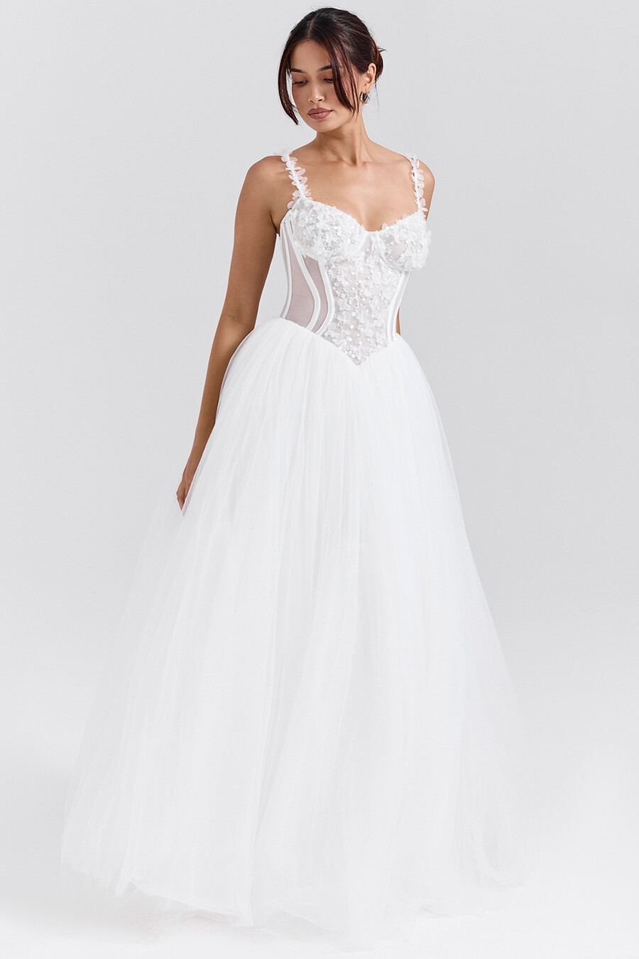 brautkleid aus weißem floralem spitzen-tüll