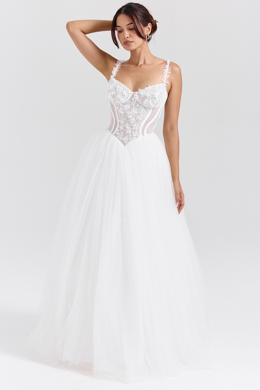 brautkleid aus weißem floralem spitzen-tüll
