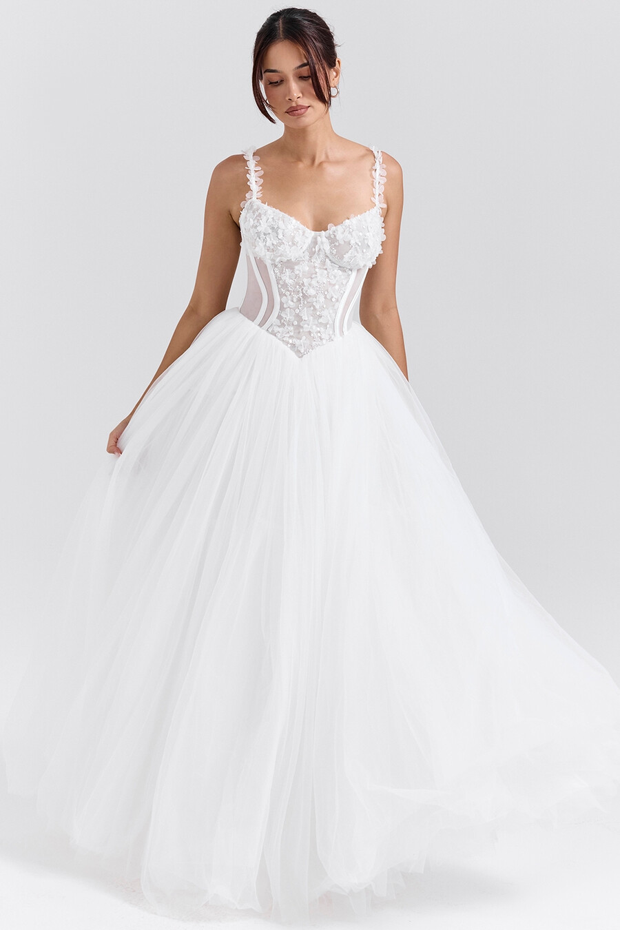 brautkleid aus weißem floralem spitzen-tüll