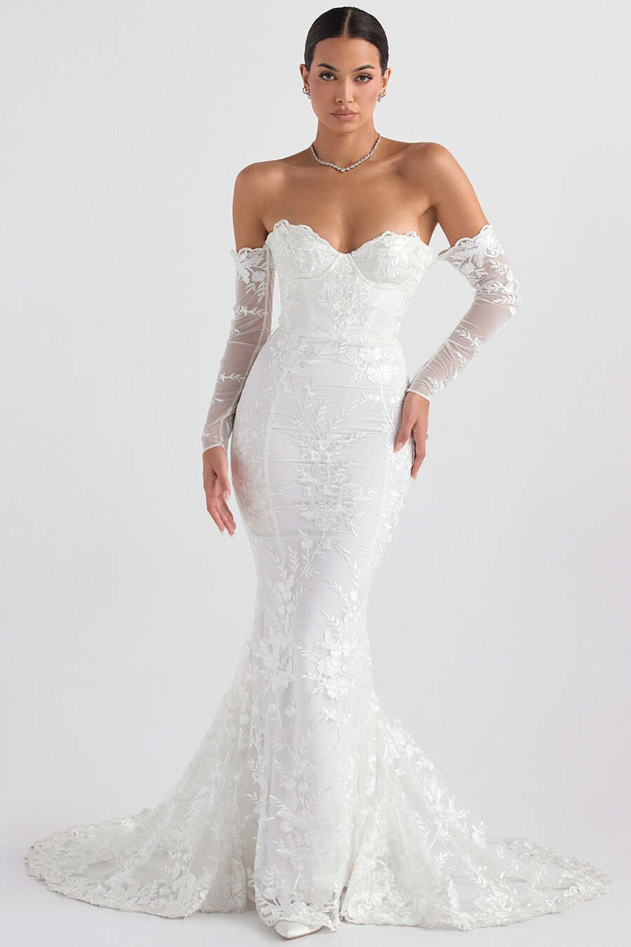 weißes brautkleid aus spitze mit langen Ärmeln