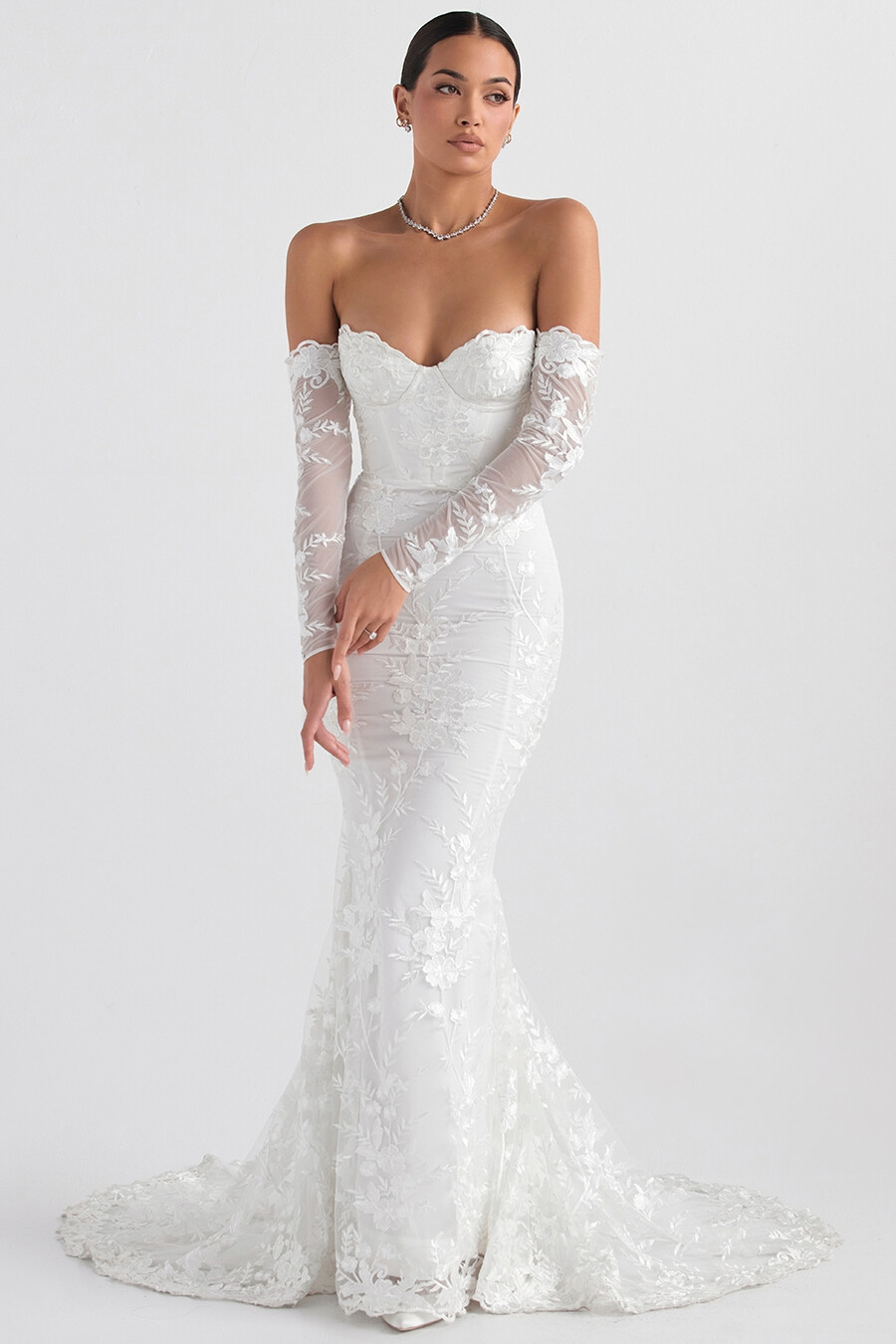weißes brautkleid aus spitze mit langen Ärmeln