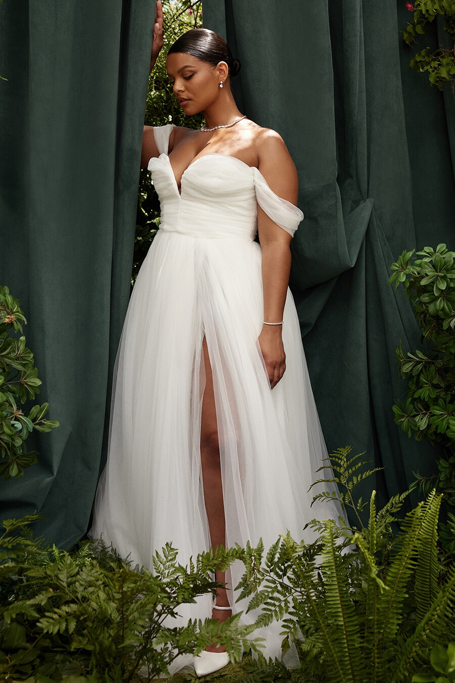 brautkleid aus weißem tüll