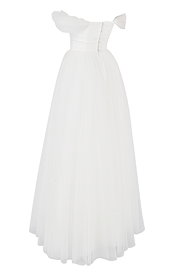 brautkleid aus weißem tüll