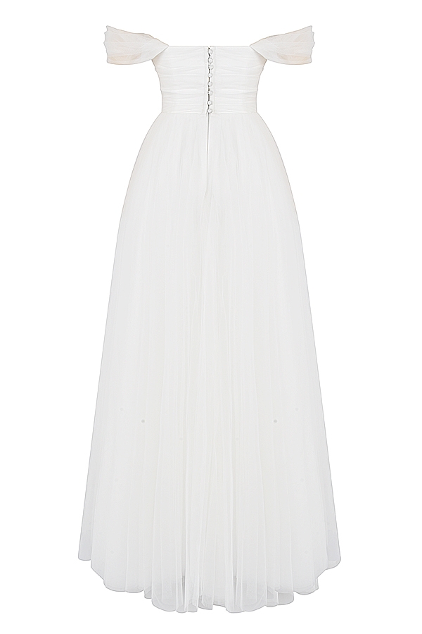 brautkleid aus weißem tüll