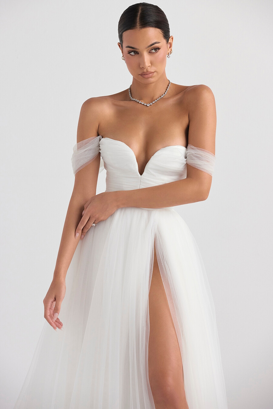 brautkleid aus weißem tüll