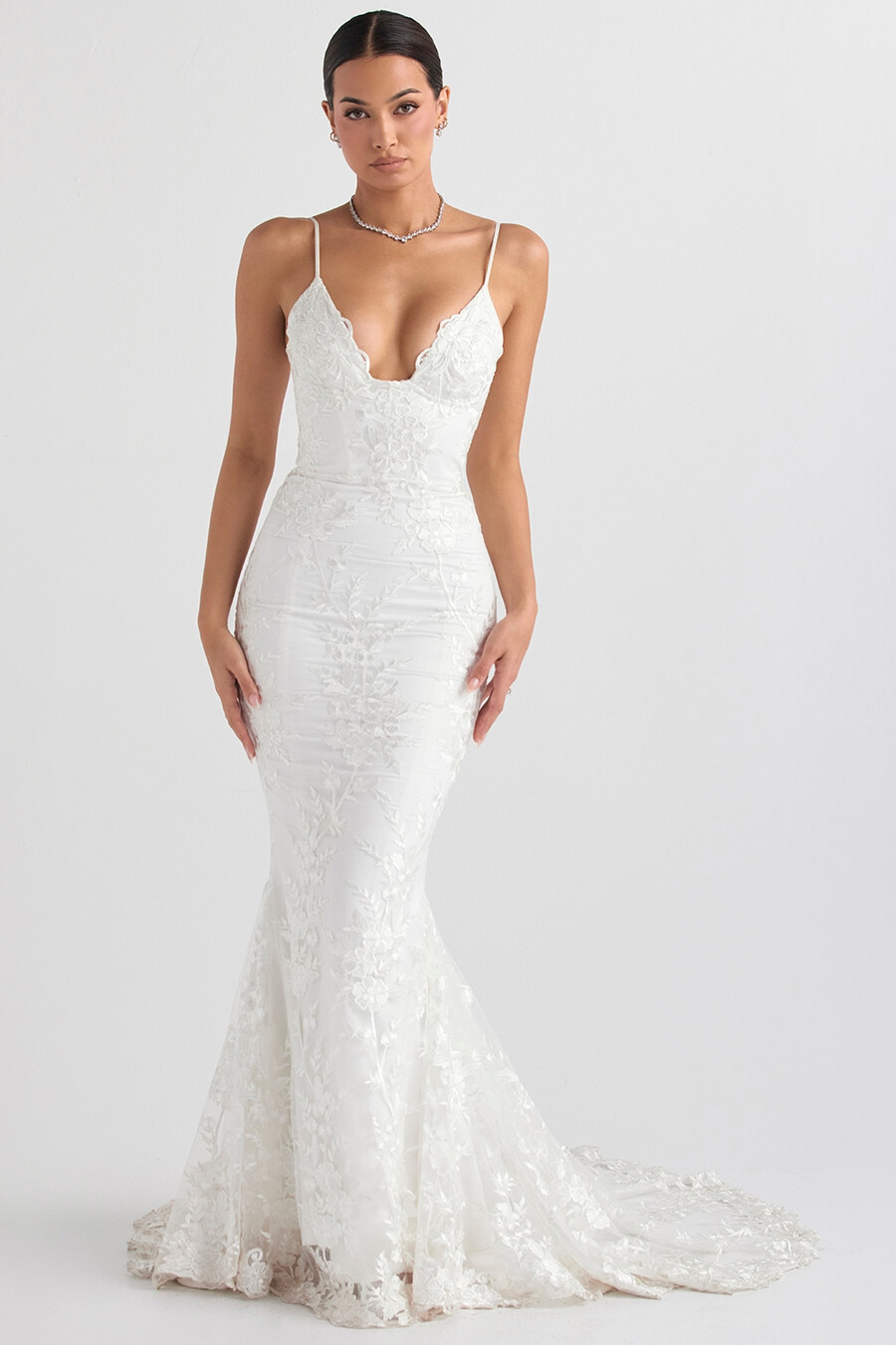 brautkleid aus weißer spitze