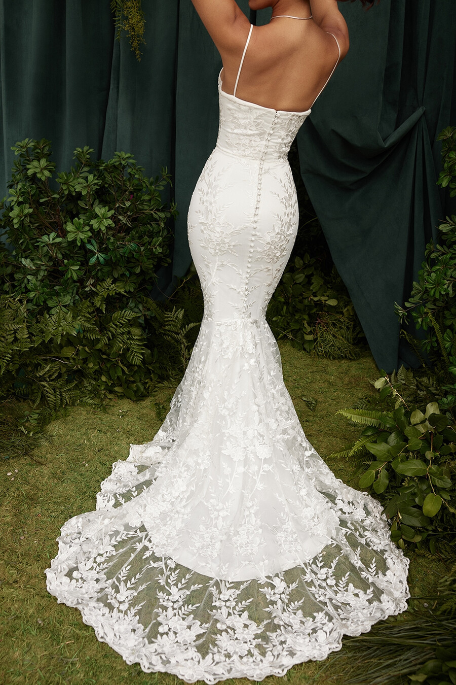 brautkleid aus weißer spitze
