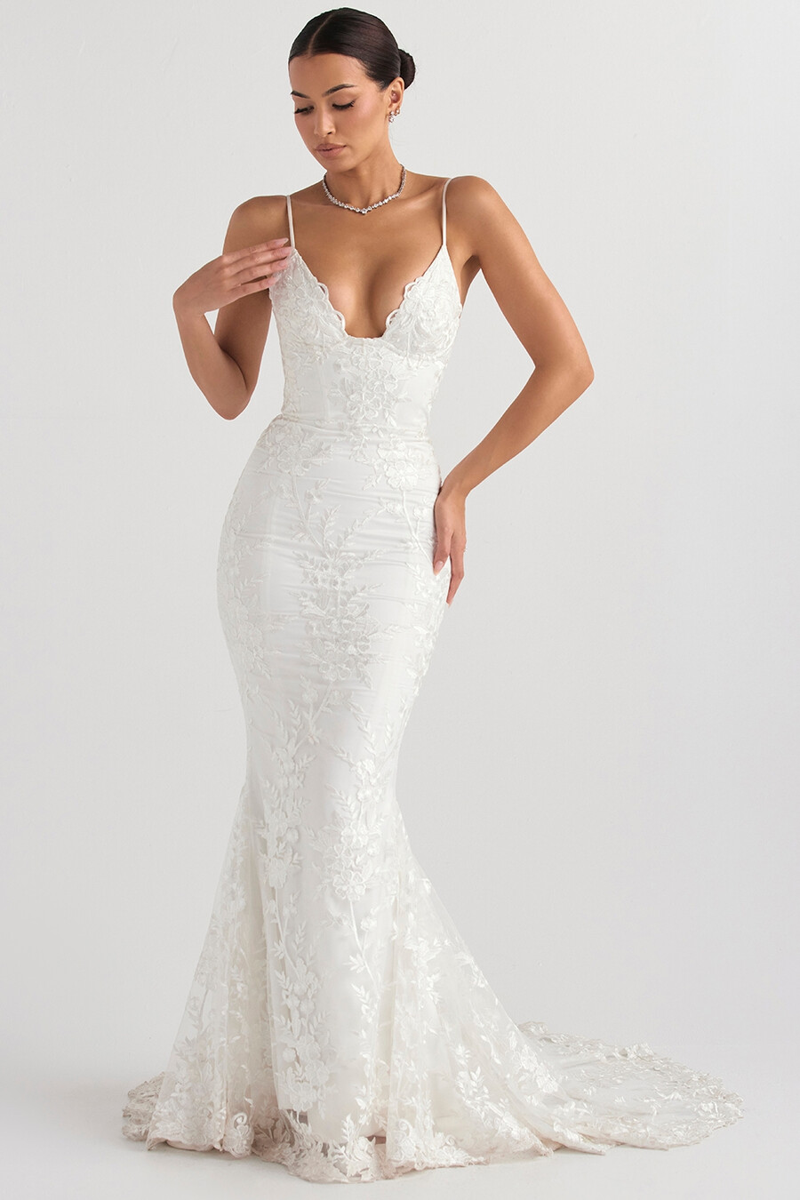 brautkleid aus weißer spitze