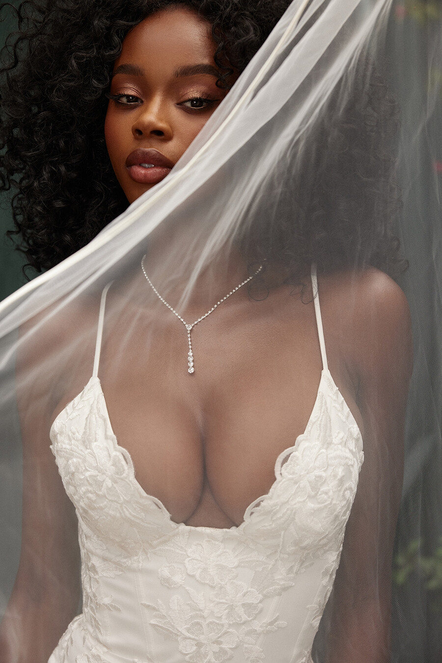 brautkleid aus weißer spitze