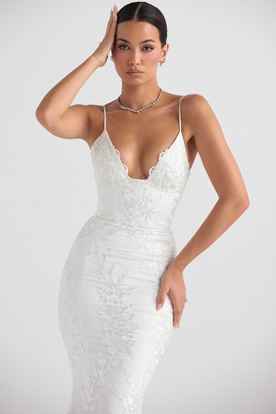 brautkleid aus weißer spitze