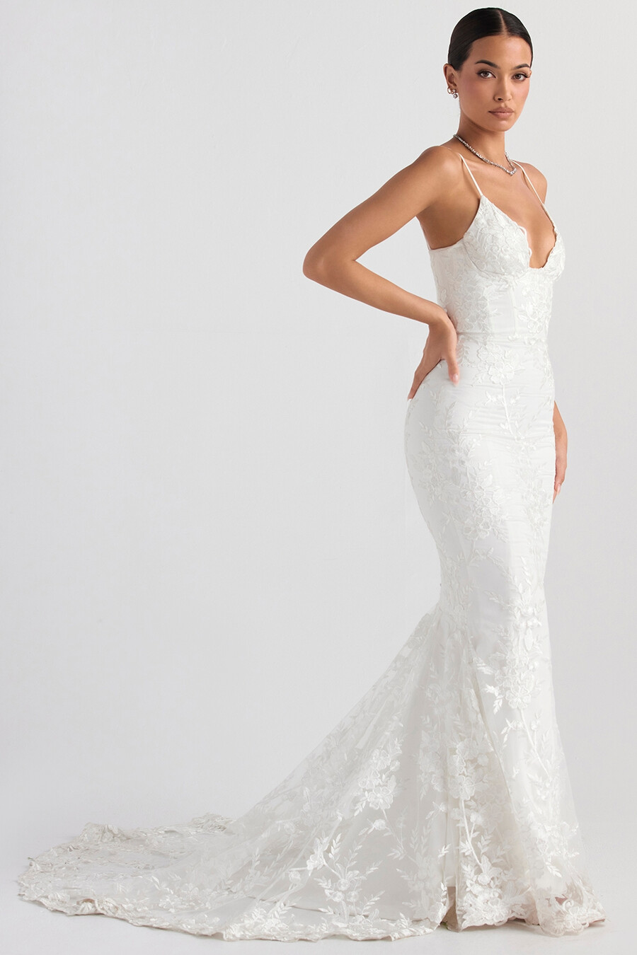 brautkleid aus weißer spitze