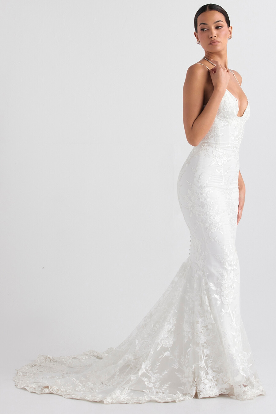 brautkleid aus weißer spitze