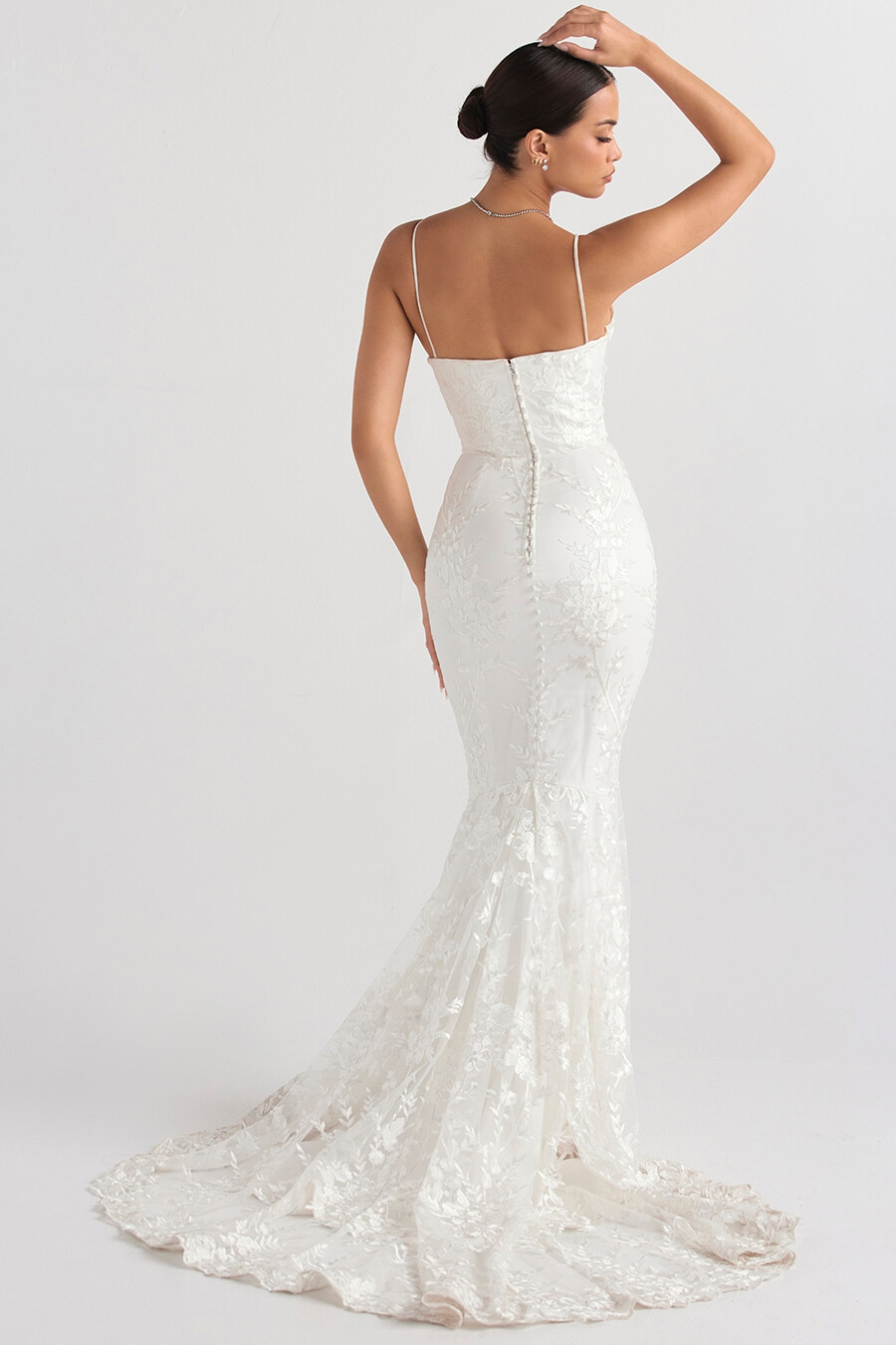 brautkleid aus weißer spitze