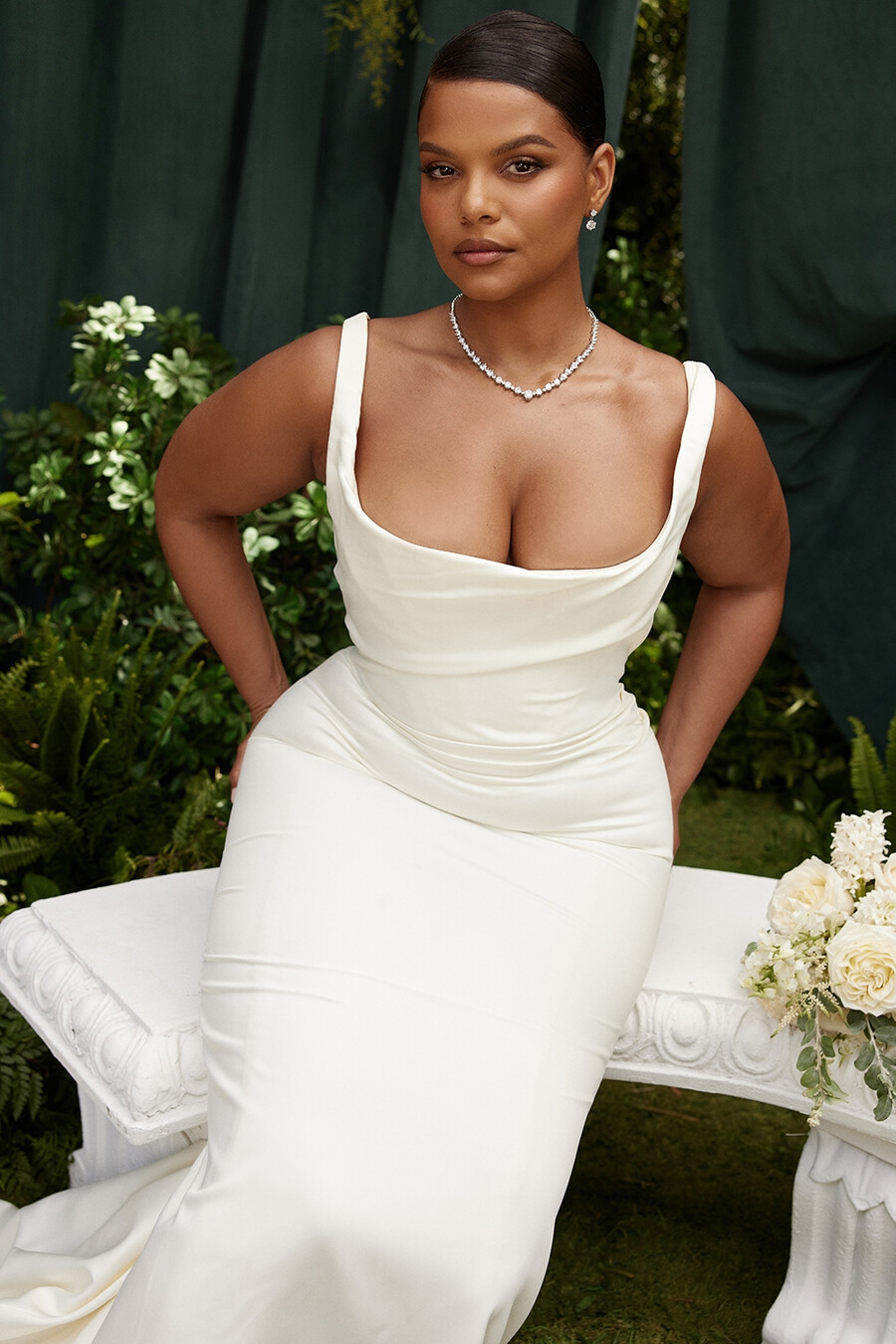 brautkleid im meerjungfrauenstil aus cremefarbenem satin