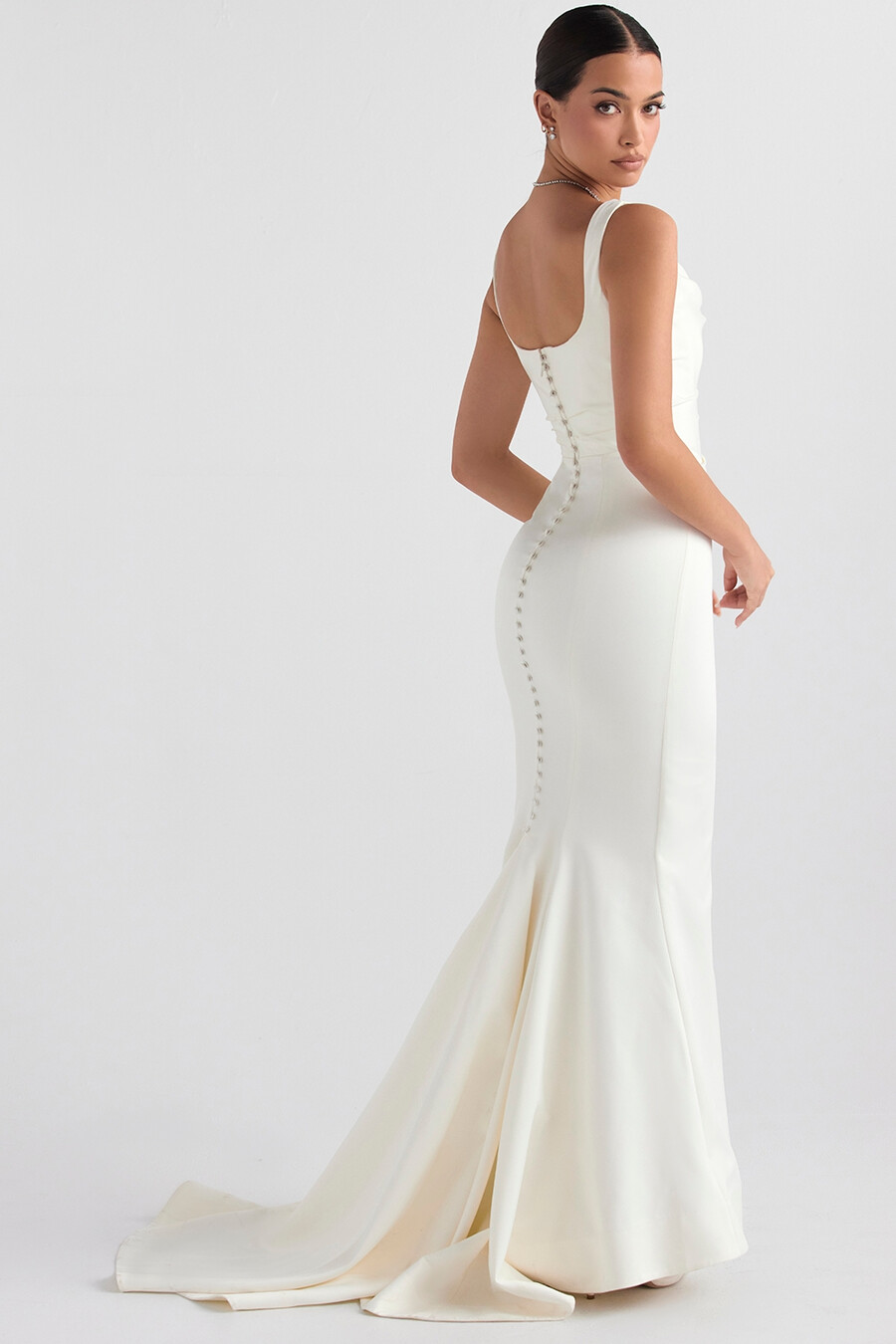 brautkleid im meerjungfrauenstil aus cremefarbenem satin