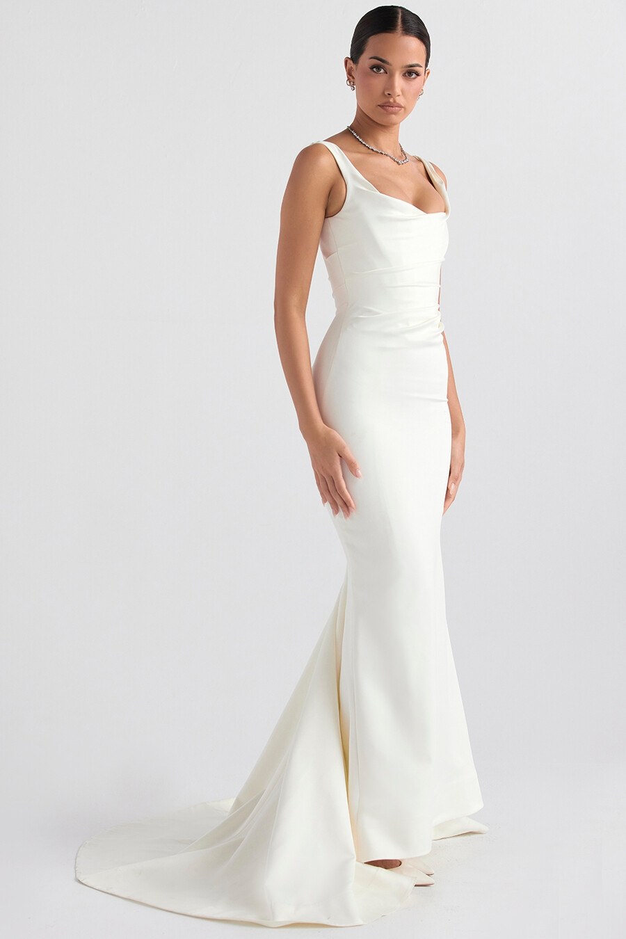 brautkleid im meerjungfrauenstil aus cremefarbenem satin