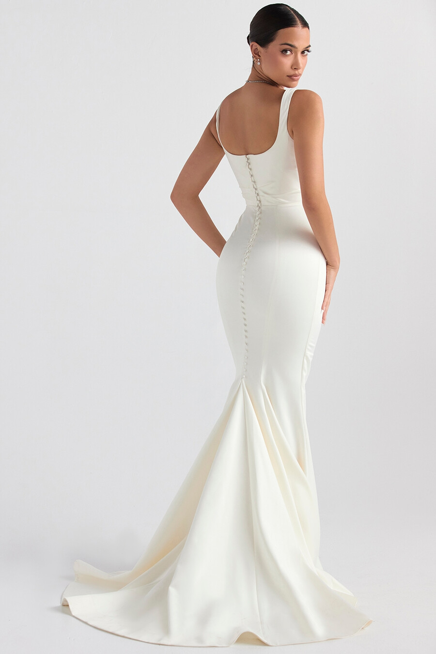 brautkleid im meerjungfrauenstil aus cremefarbenem satin