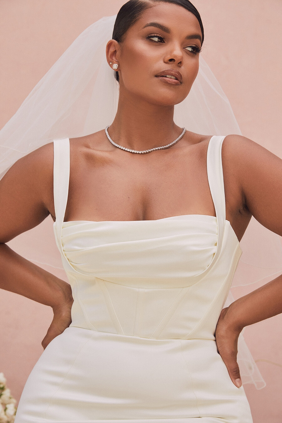 elfenbeinfarbenes balconette-brautkleid mit korsett – limitierte auflage