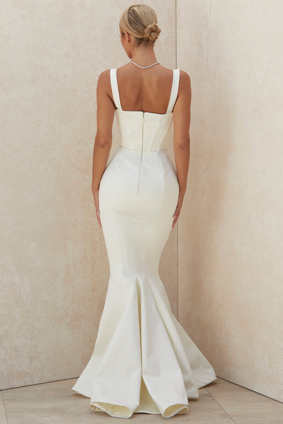elfenbeinfarbenes balconette-brautkleid mit korsett – limitierte auflage