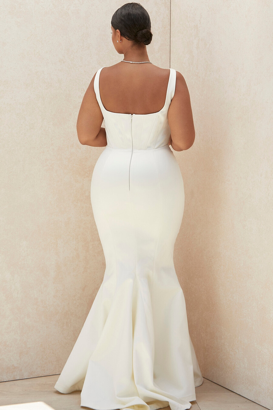 brautkleid im meerjungfrauenstil aus elfenbeinfarbenem satin – limitierte auflage