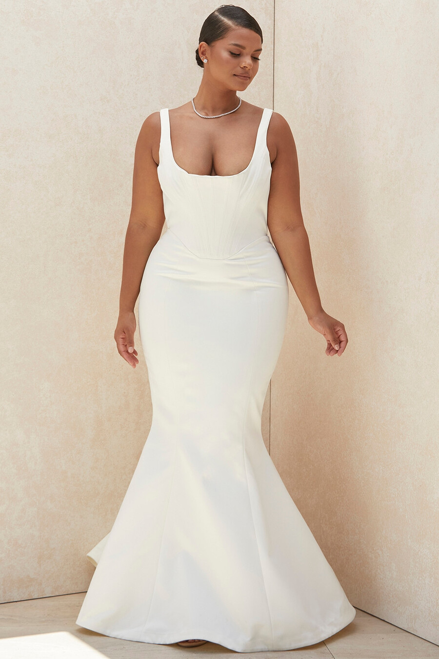 brautkleid im meerjungfrauenstil aus elfenbeinfarbenem satin – limitierte auflage