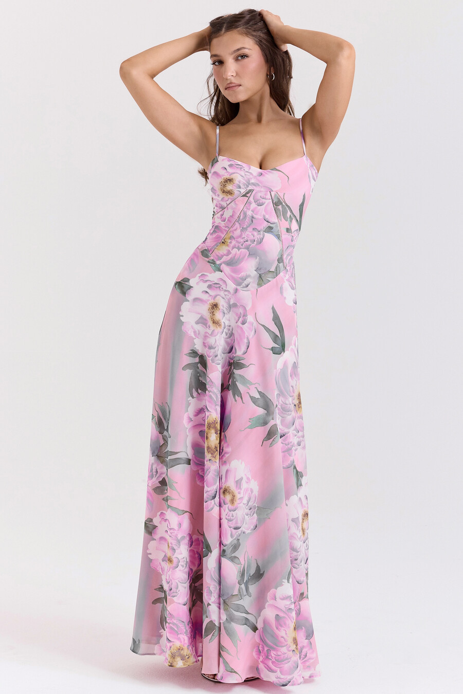 maxikleid in rosa mit blumenmuster und spitzenrücken