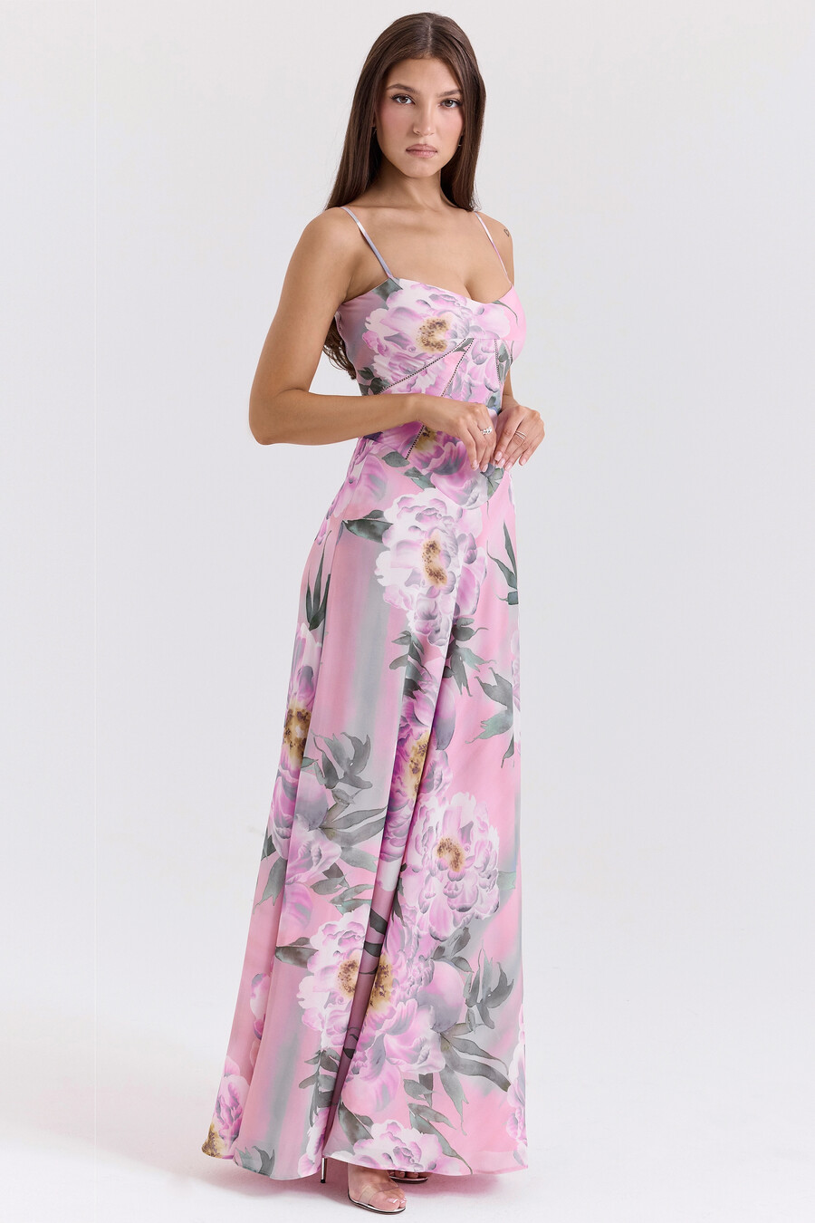 maxikleid in rosa mit blumenmuster und spitzenrücken