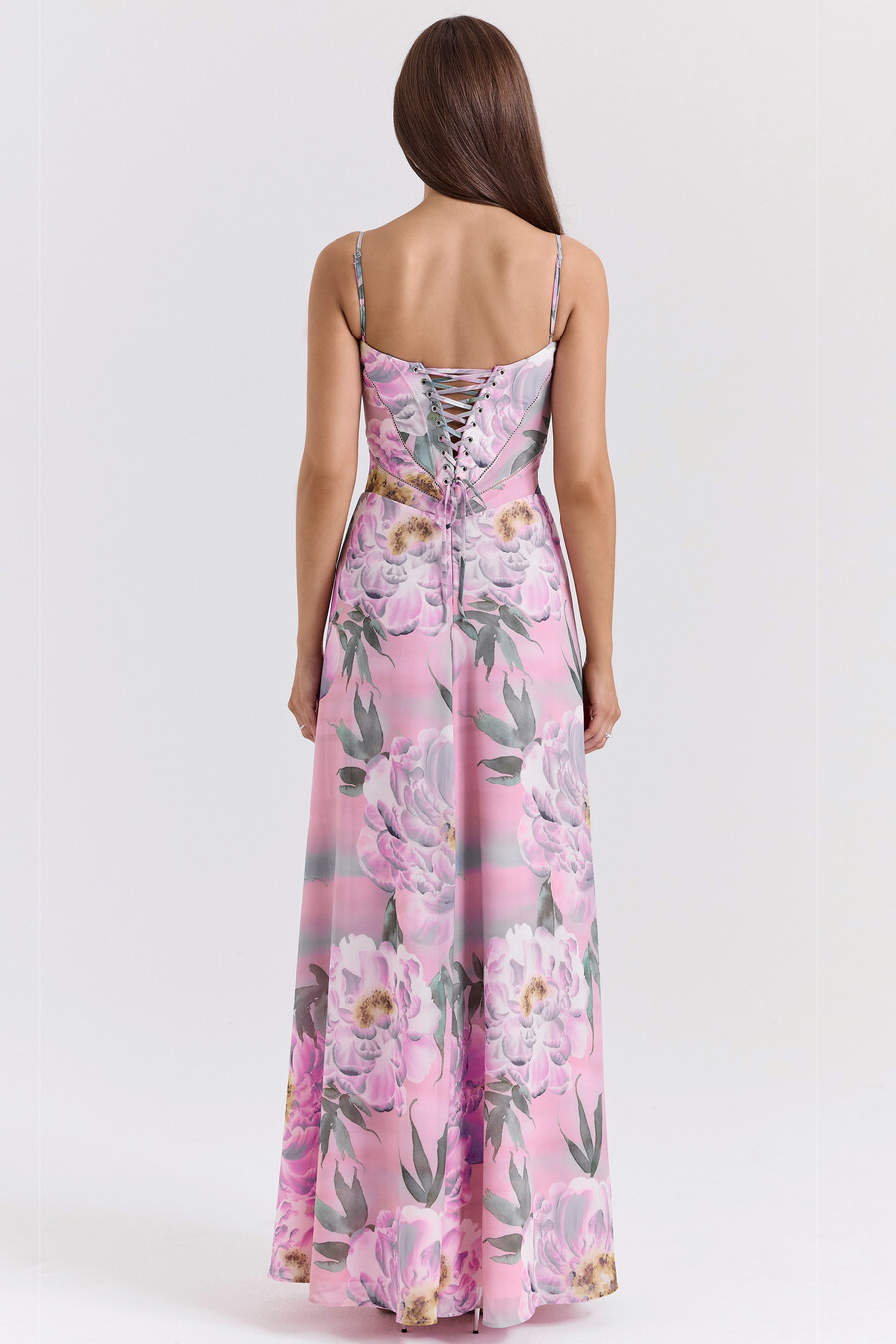 maxikleid in rosa mit blumenmuster und spitzenrücken
