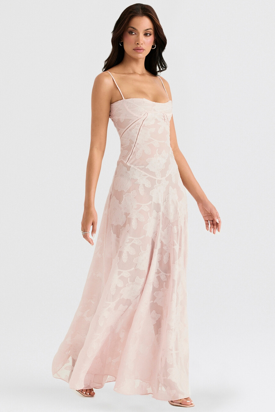 zartrosa maxikleid mit floraler spitze am rücken