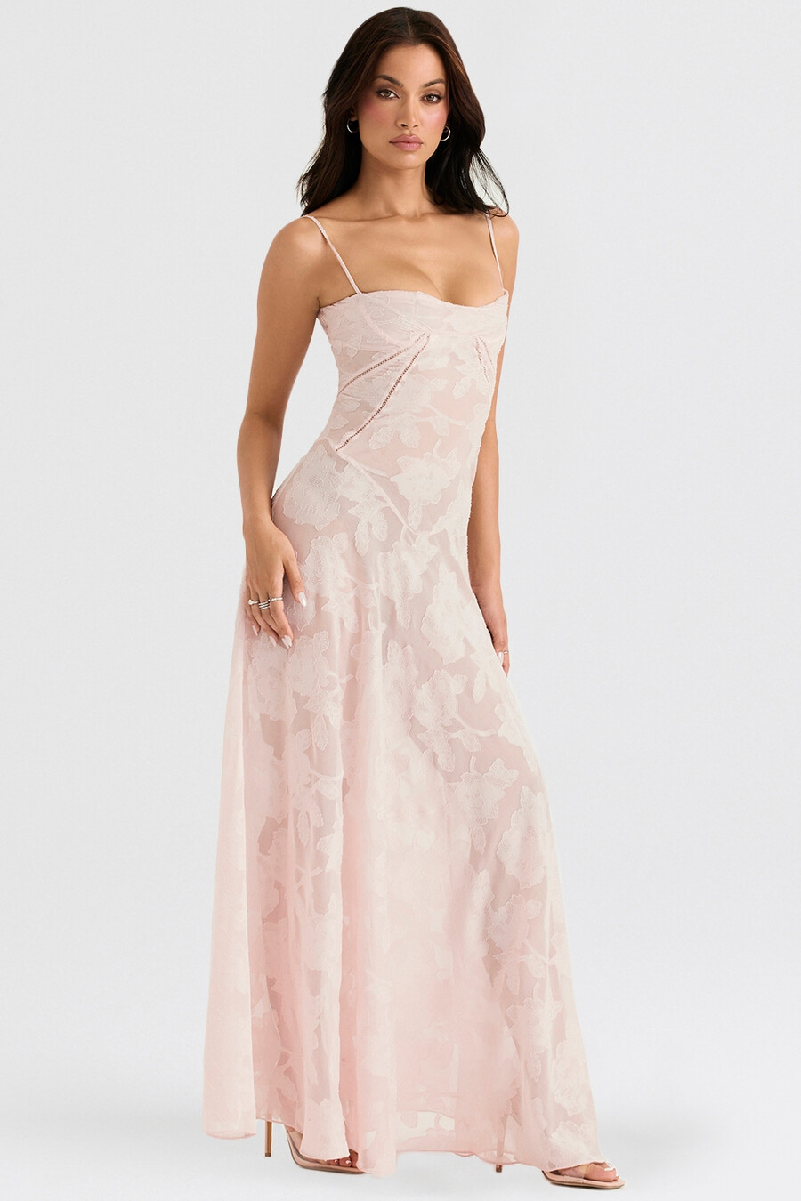 zartrosa maxikleid mit floraler spitze am rücken