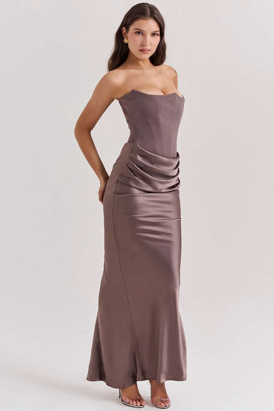 rauchfarbenes trägerloses maxikleid mit korsett-optik