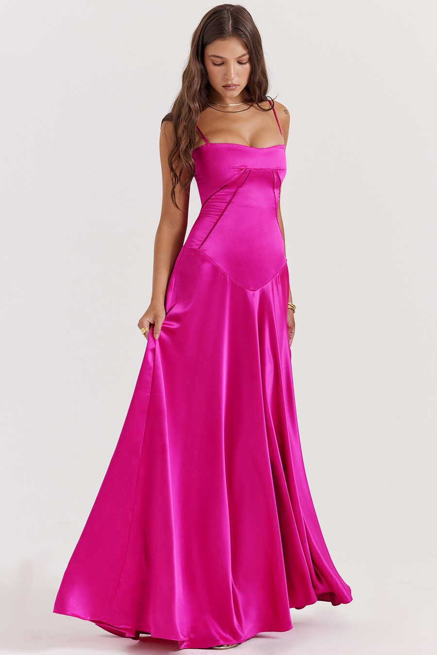 fuchsiafarbenes maxikleid mit schnürung