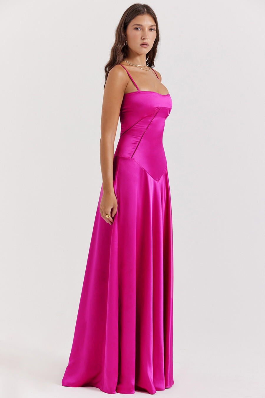 fuchsiafarbenes maxikleid mit schnürung