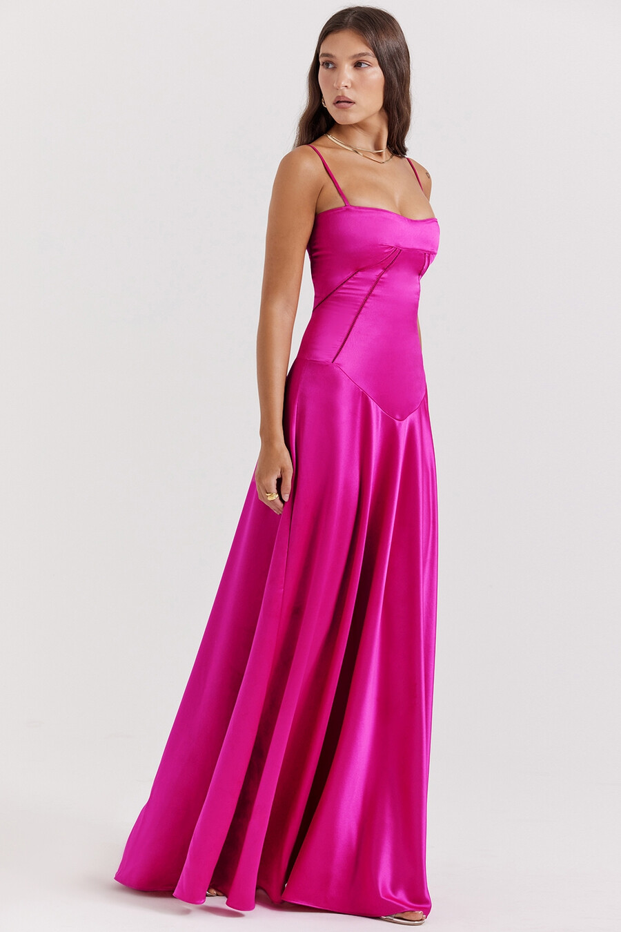 fuchsiafarbenes maxikleid mit schnürung