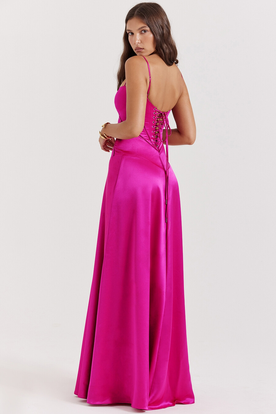 fuchsiafarbenes maxikleid mit schnürung