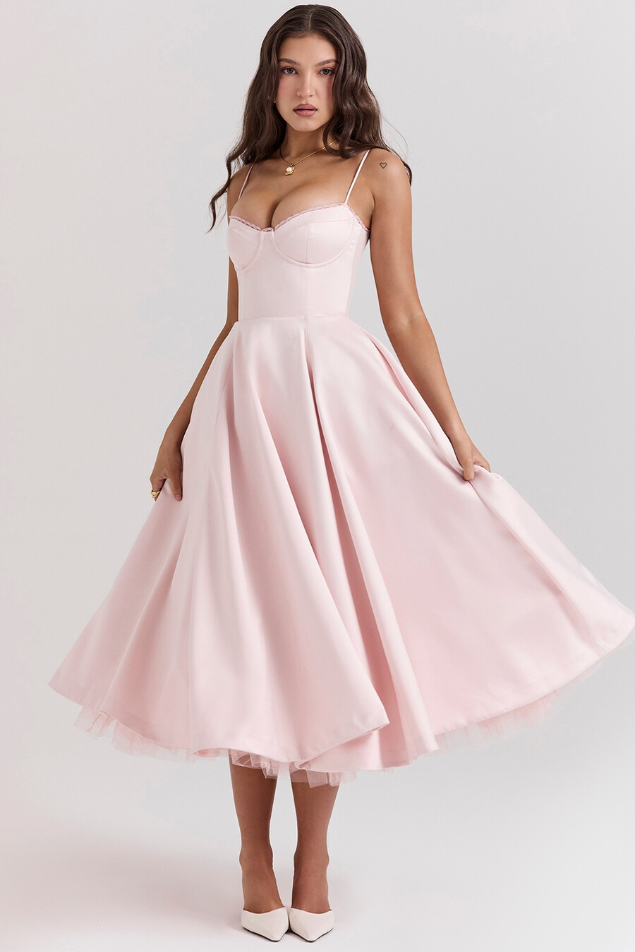 ballerina-kleid in rosa midi-länge