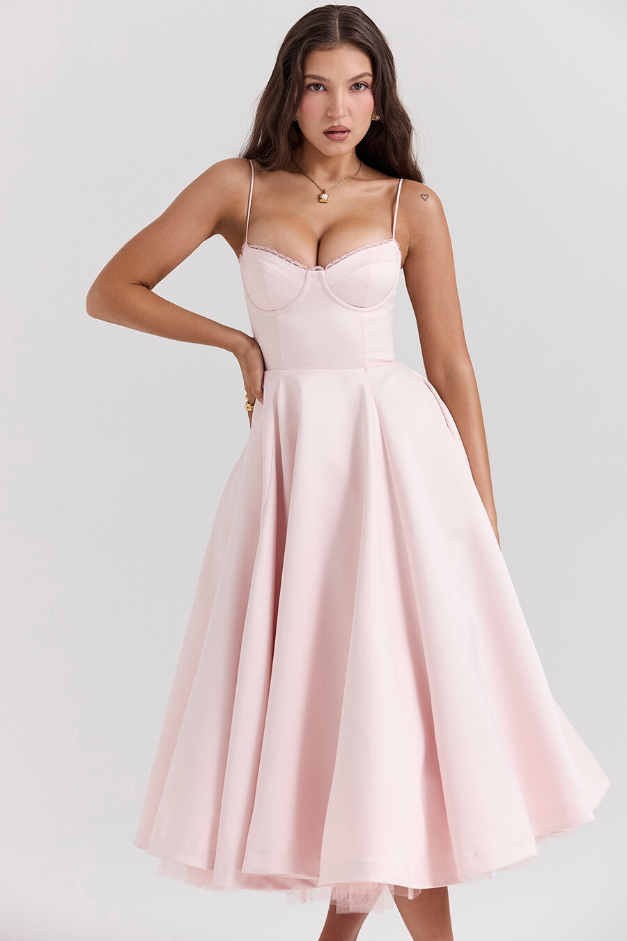 ballerina-kleid in rosa midi-länge