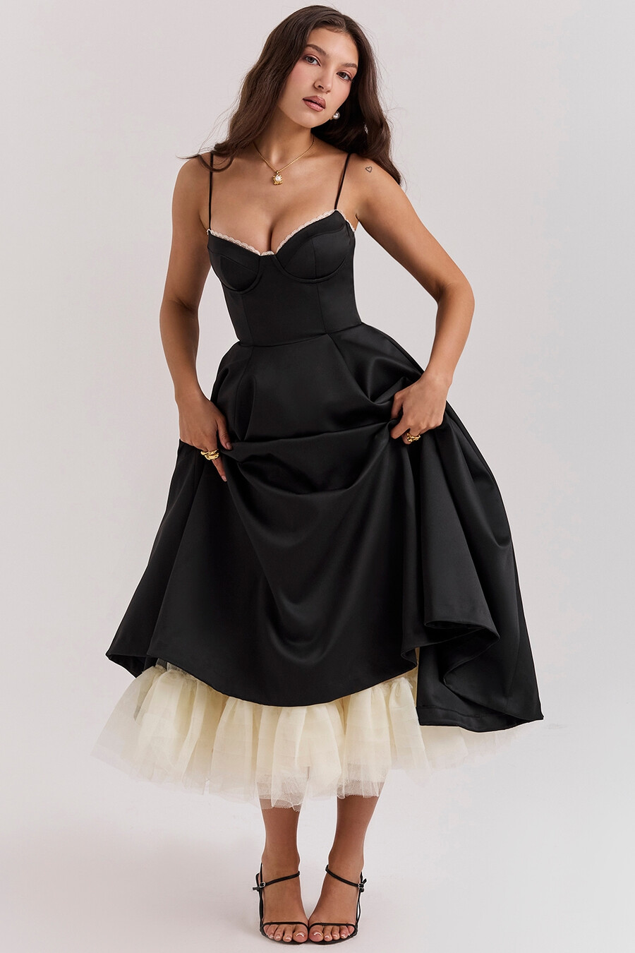 schwarzes tüll-midikleid