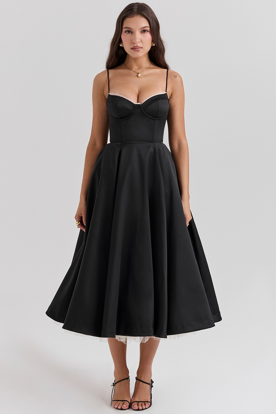 schwarzes tüll-midikleid