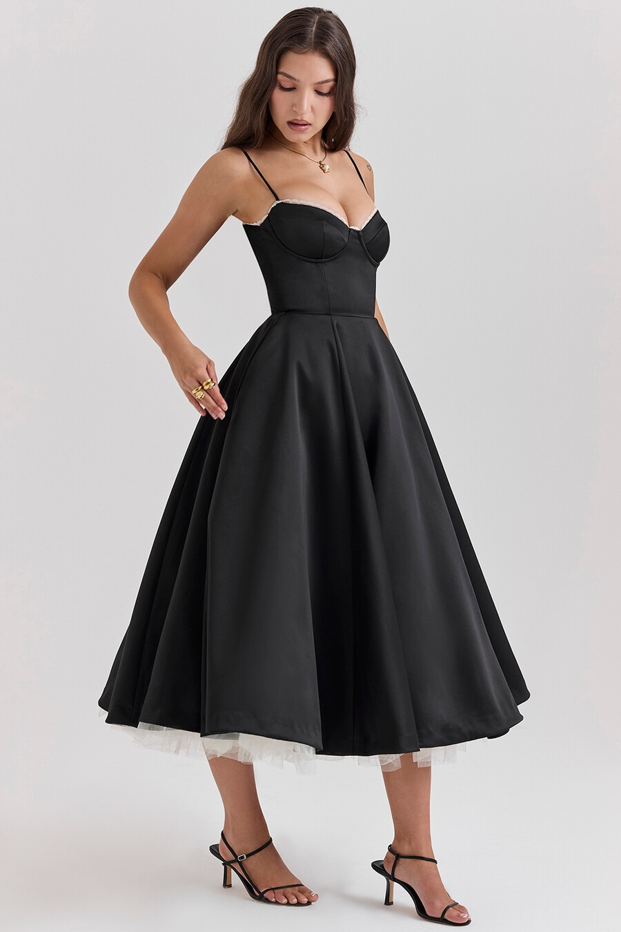 schwarzes tüll-midikleid