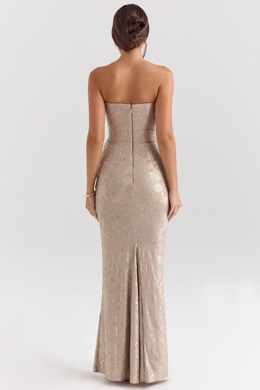 hellgoldenes trägerloses maxikleid aus chiffon-mesh mit korsettmuster