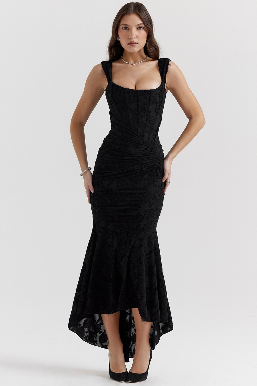 schwarzes maxikleid mit blumenmuster