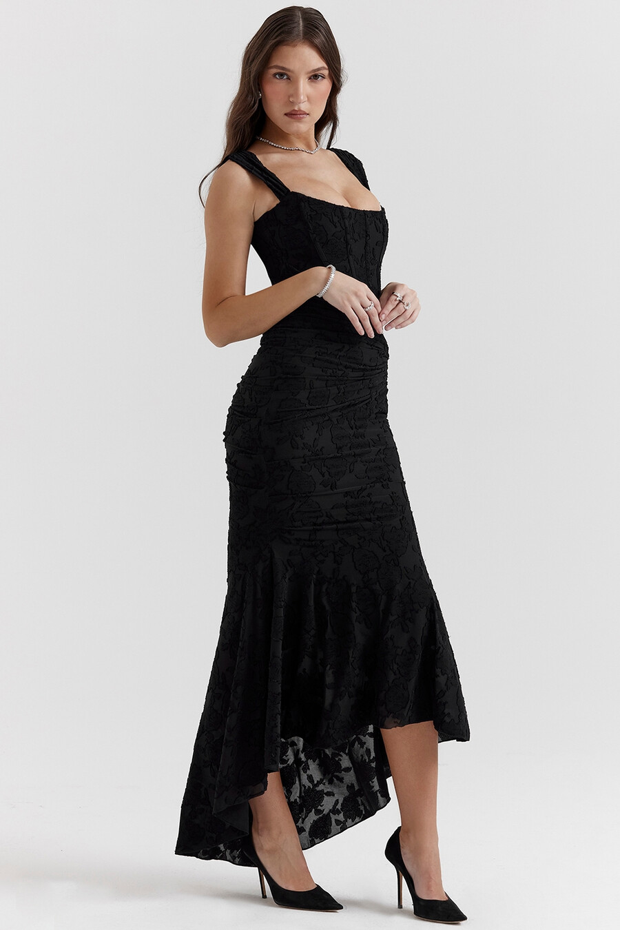 schwarzes maxikleid mit blumenmuster