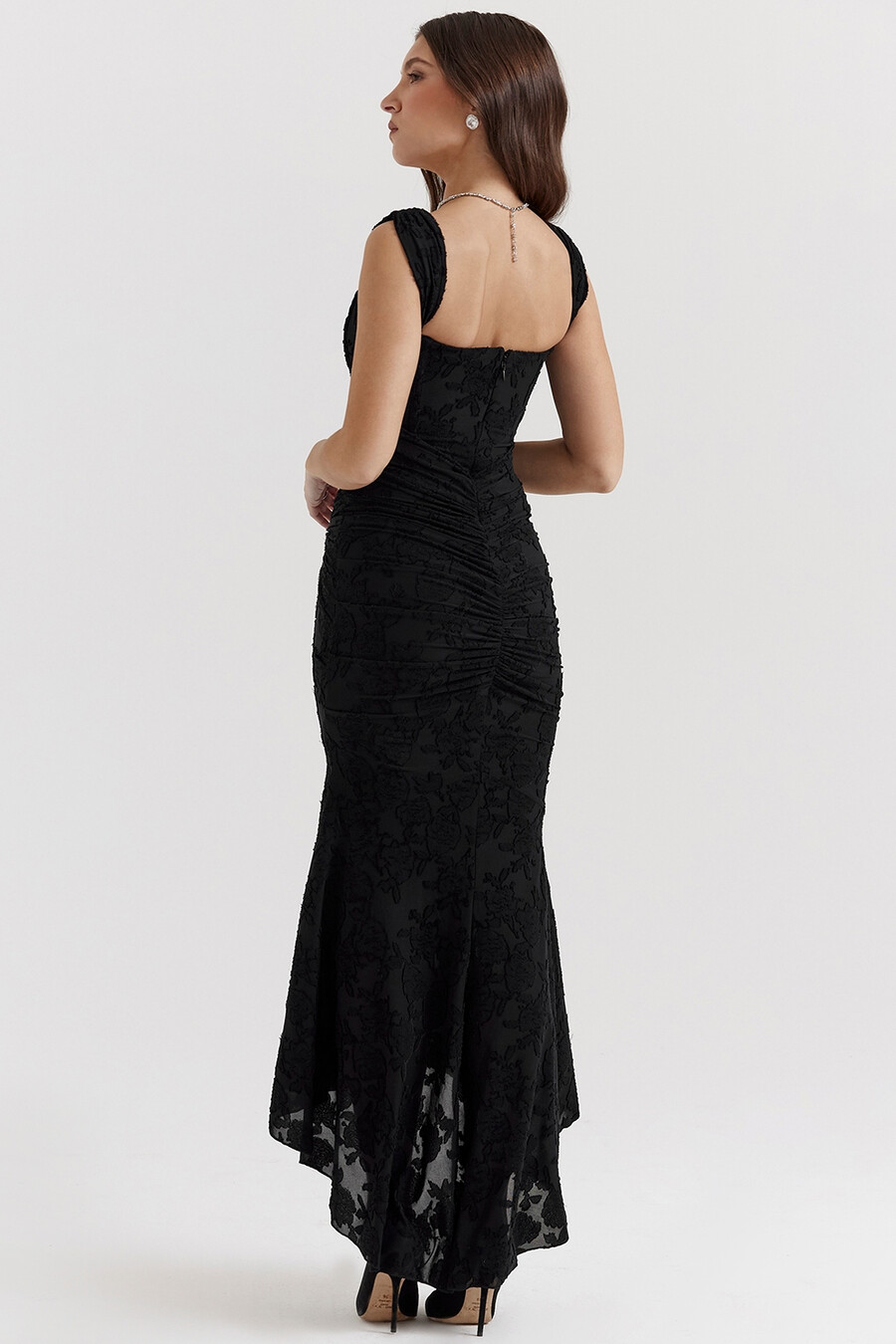 schwarzes maxikleid mit blumenmuster