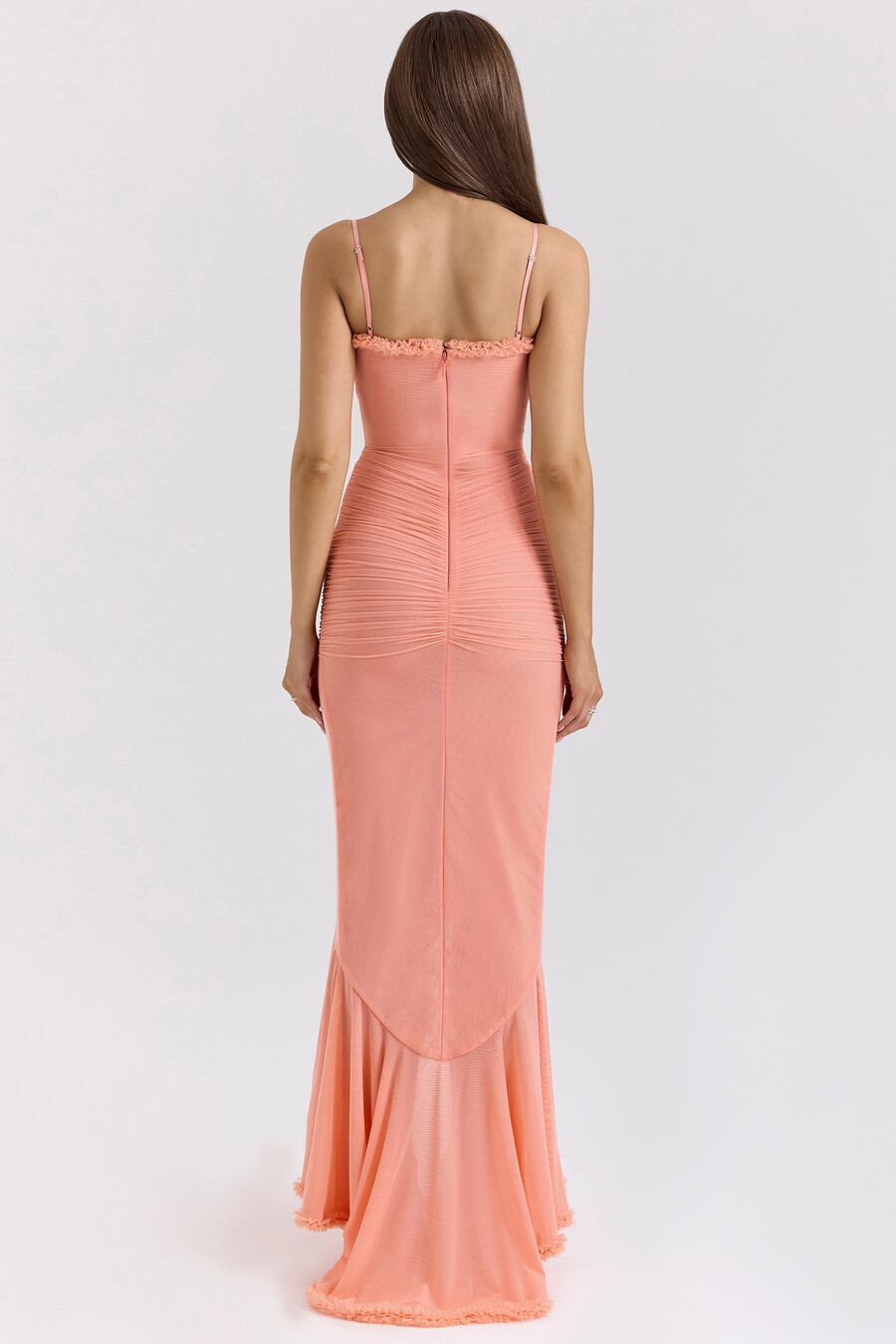 pfirsichfarbenes gerüschtes kleid aus mesh vorne
