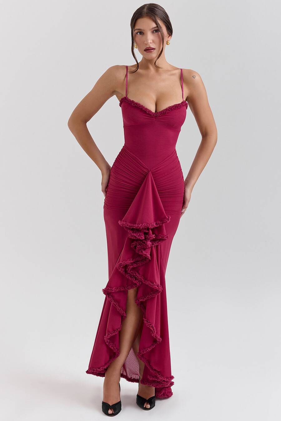 weinrotes kleid mit rüschen vorne
