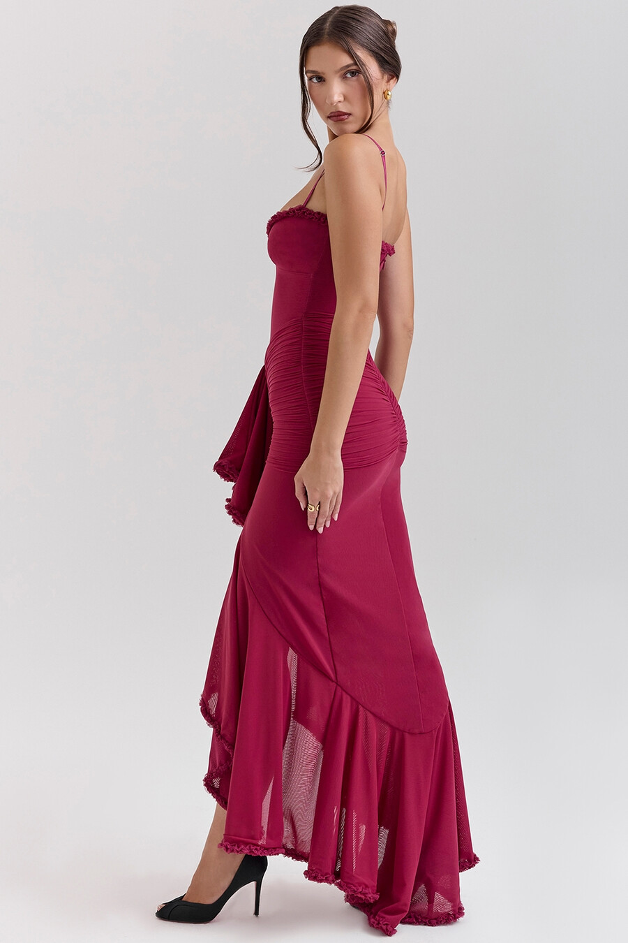 weinrotes kleid mit rüschen vorne