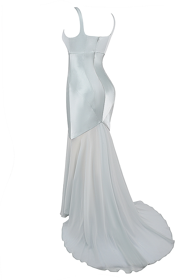 bodenlanges kleid aus pistazienfarbenem chiffon