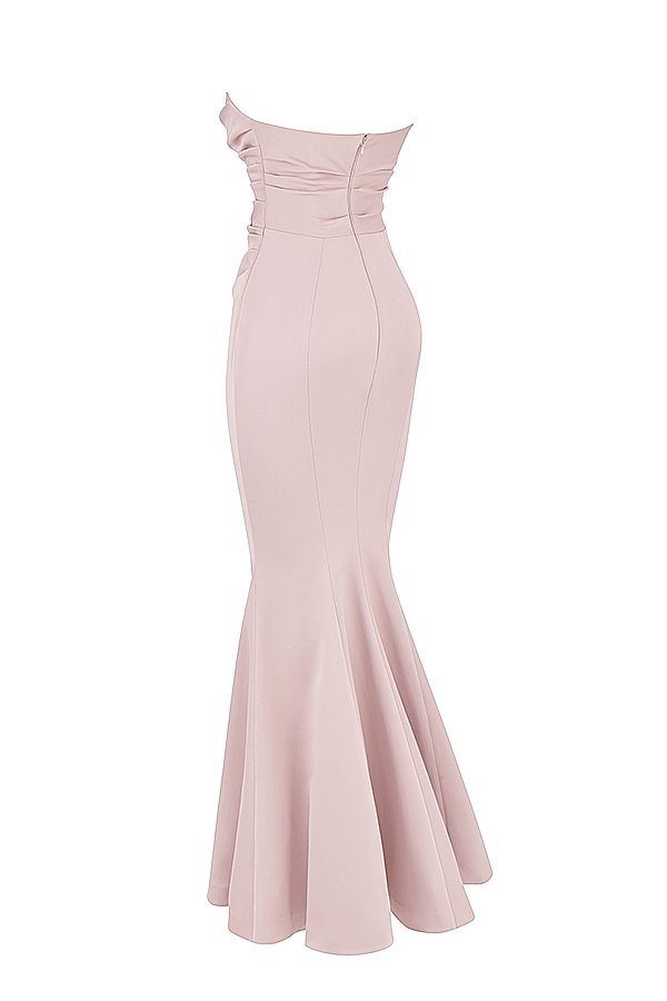 trägerloses abendkleid aus rosafarbenem satin